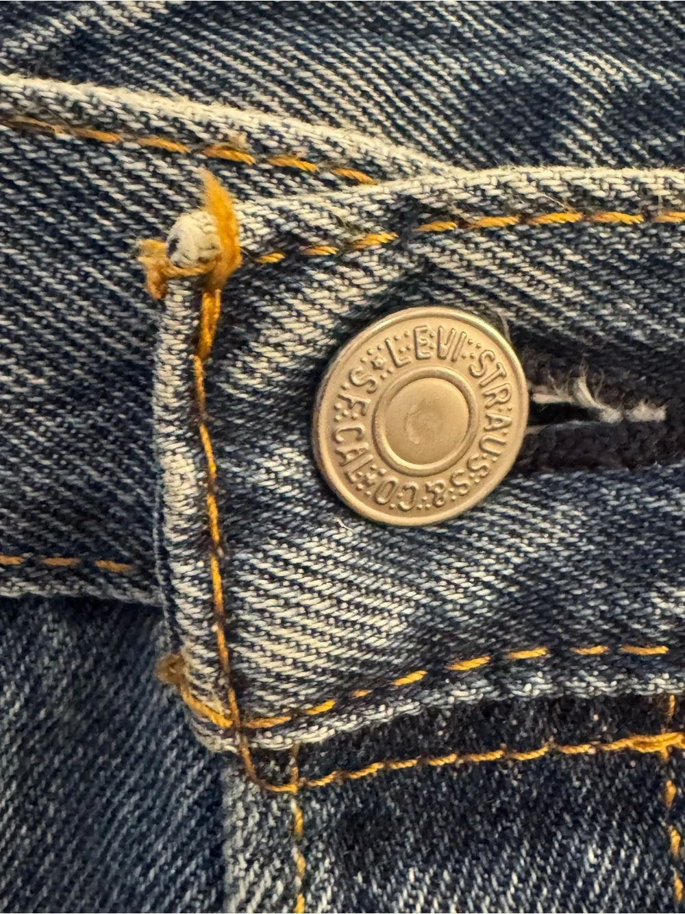 Vintage 90’s Levi's 501 button fly Men's Dark Blue Jean  rear single R tag